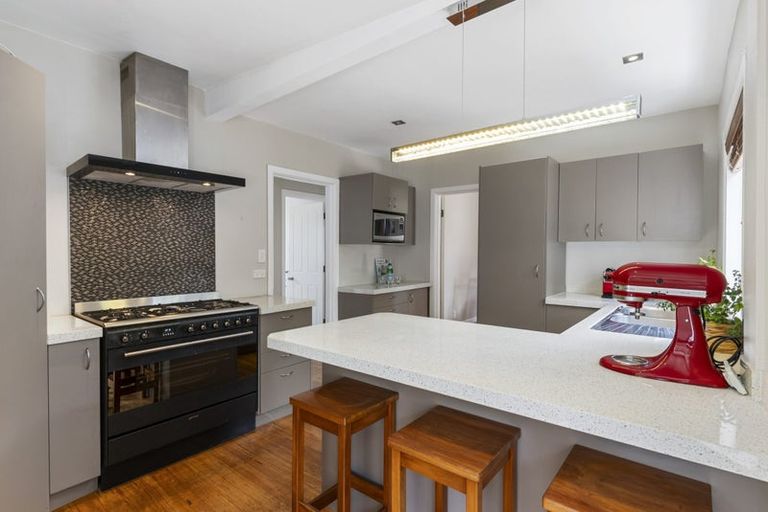 Photo of property in 47 Lyons Avenue, Murrays Bay, Auckland, 0630