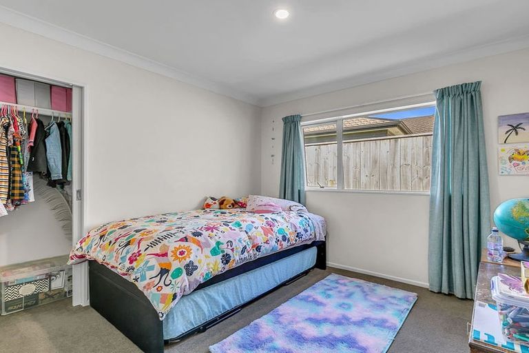 Photo of property in 10 Moonraker Place, Whitby, Porirua, 5024