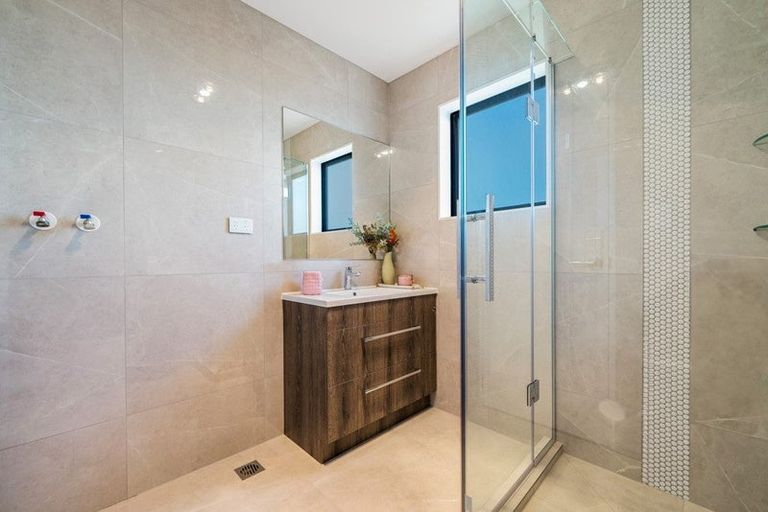 Photo of property in 1/3 Royal View Road, Te Atatu South, Auckland, 0610