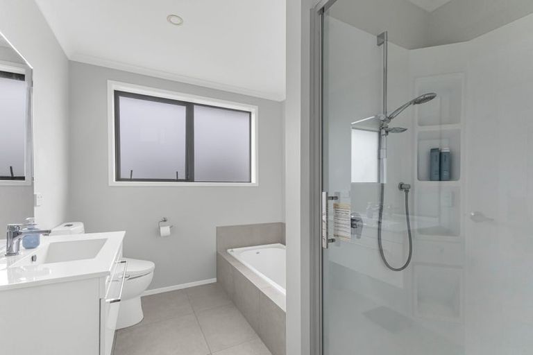 Photo of property in 14 Discovery Place, Marfell, New Plymouth, 4310