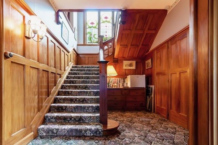 Photo of property in 85 Dyers Pass Road, Cashmere, Christchurch, 8022