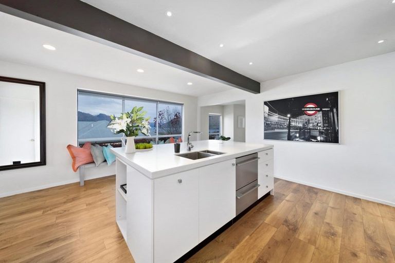Photo of property in 2 Peregrine Place, Queenstown, 9300