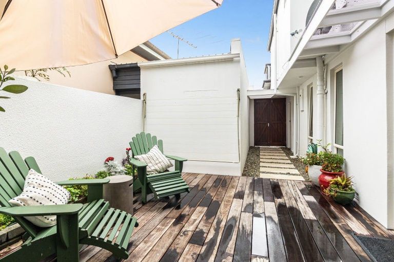 Photo of property in 22 Tiri Road, Milford, Auckland, 0620