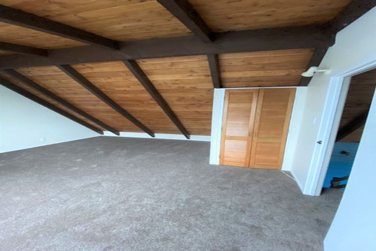 Photo of property in 8 Panorama Court, Red Beach, 0932