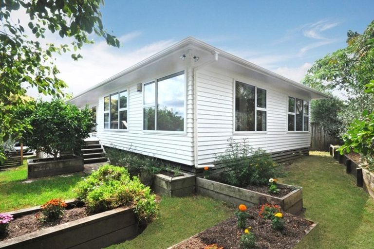 Photo of property in 20 Matipo Road, Te Atatu Peninsula, Auckland, 0610