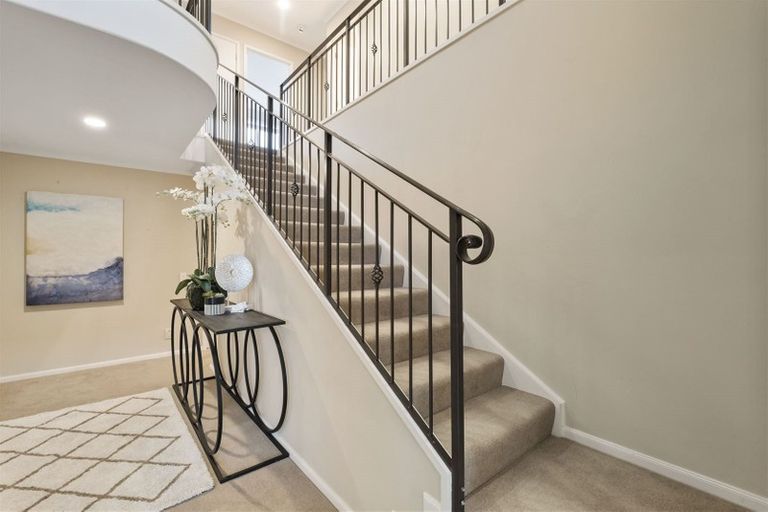 Photo of property in 17 Carousel Crescent, East Tamaki Heights, Auckland, 2016