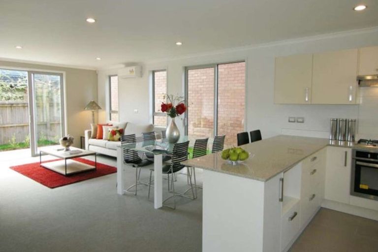 Photo of property in 75a Fields Parade, Oteha, Auckland, 0632