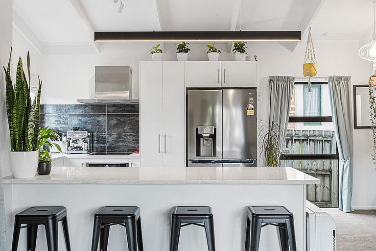 Photo of property in 2/33 Forest Hill Road, Henderson, Auckland, 0612