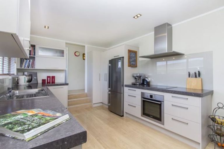 Photo of property in 41 Walworth Avenue, Pakuranga Heights, Auckland, 2010