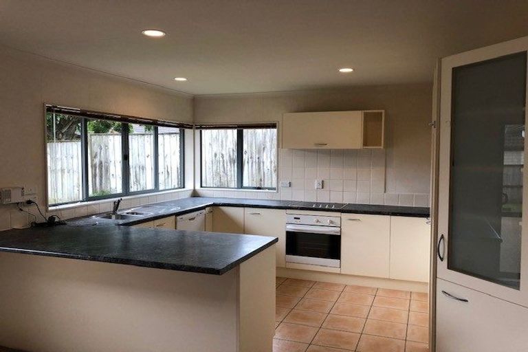Photo of property in 12 Glastry Close, East Tamaki Heights, Auckland, 2016