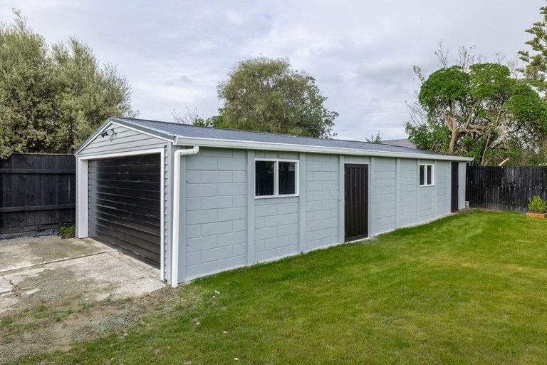 Photo of property in 15 Peters Avenue, Cloverlea, Palmerston North, 4412