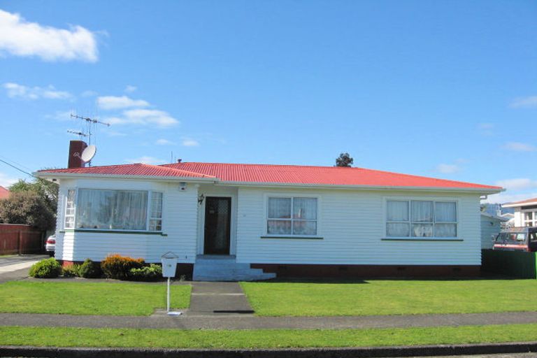 Photo of property in 16 Freyberg Street, Levin, 5510