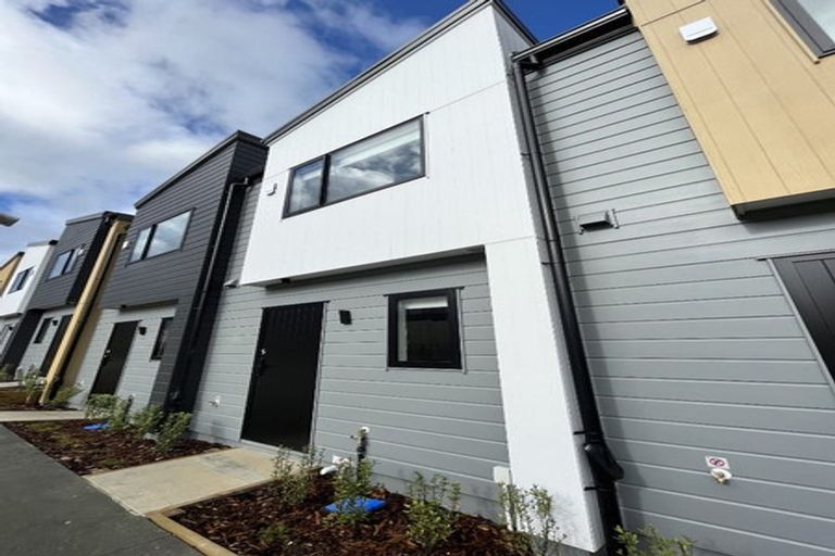 Photo of property in 7/241 Don Buck Road, Massey, Auckland, 0614