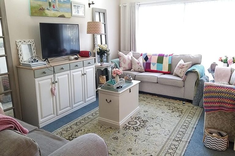 Photo of property in 40 Priestley Drive, Bucklands Beach, Auckland, 2014