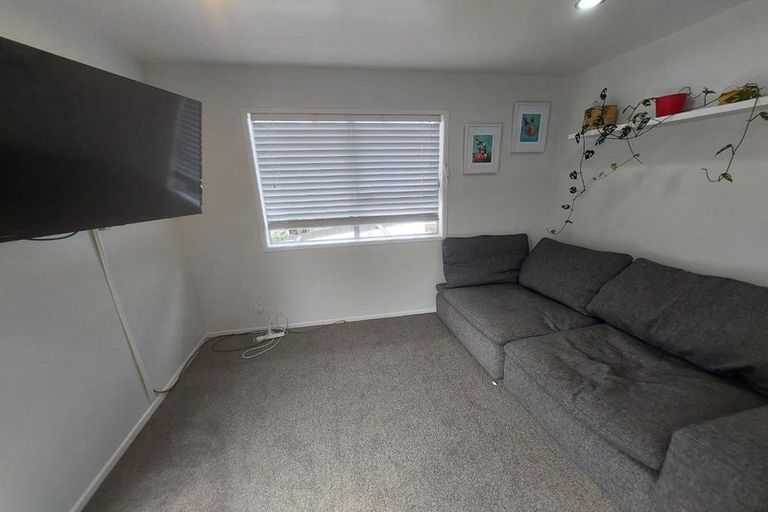 Photo of property in 14 Barnfield Place, Glendene, Auckland, 0602