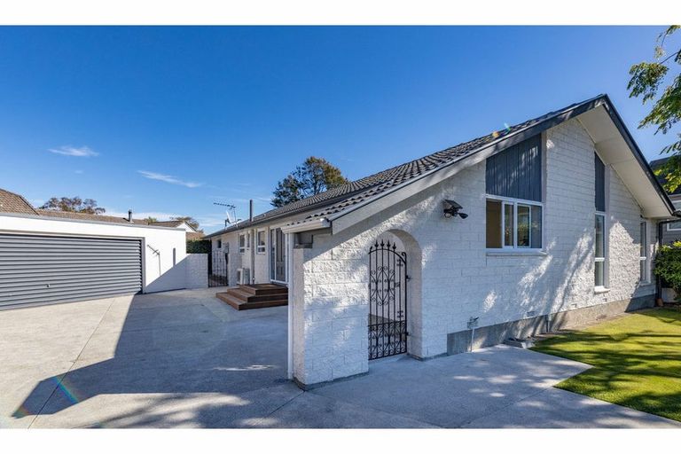 Photo of property in 19 Lombard Place, Avonhead, Christchurch, 8042