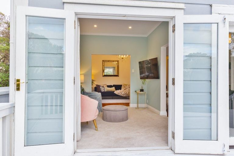 Photo of property in 159 Queens Drive, Lyall Bay, Wellington, 6022