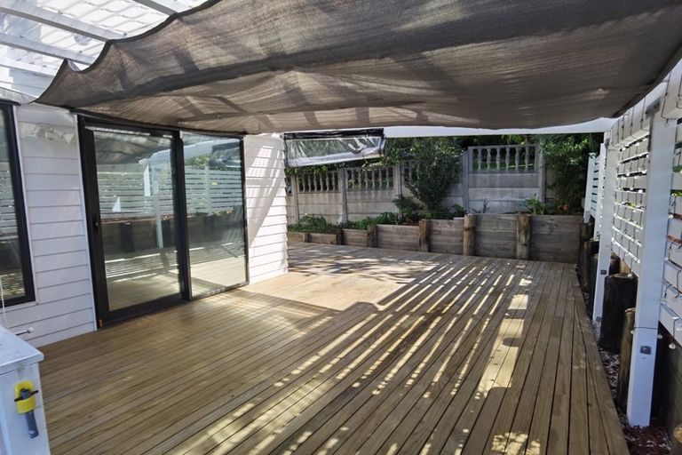 Photo of property in 46 Ayton Drive, Totara Vale, Auckland, 0629