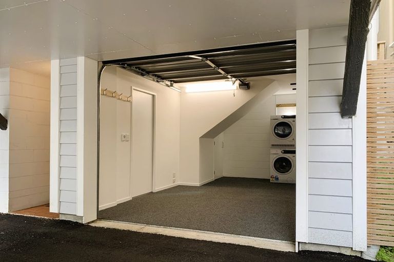 Photo of property in Victoria Villas, 45/35u Pirie Street, Mount Victoria, Wellington, 6011