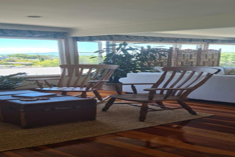 Photo of property in 14 Peter Terrace, Castor Bay, Auckland, 0620