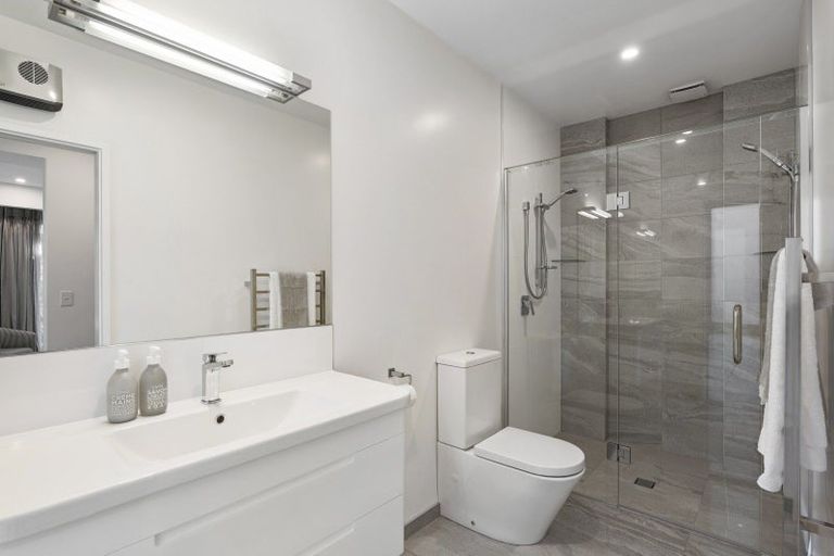 Photo of property in 128 Fendalton Road, Fendalton, Christchurch, 8052