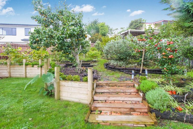 Photo of property in 19 Magdalen Place, West Harbour, Auckland, 0618