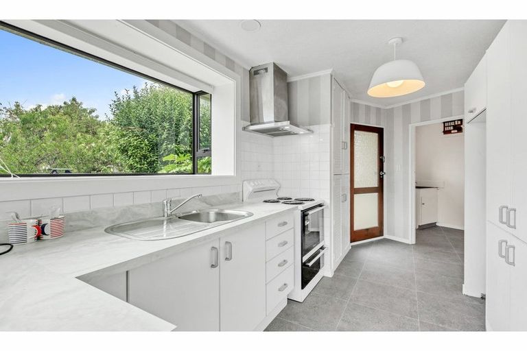 Photo of property in 66 Oakley Crescent, Hornby, Christchurch, 8042