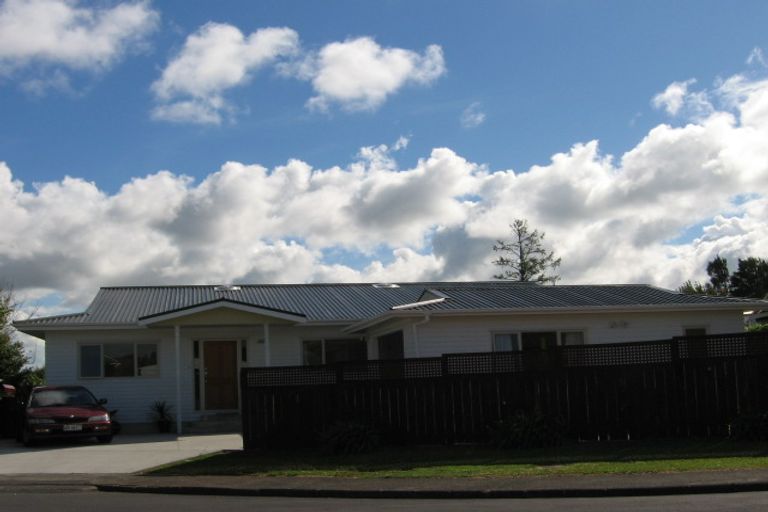 Photo of property in 23 Bridgens Avenue, Te Atatu Peninsula, Auckland, 0610
