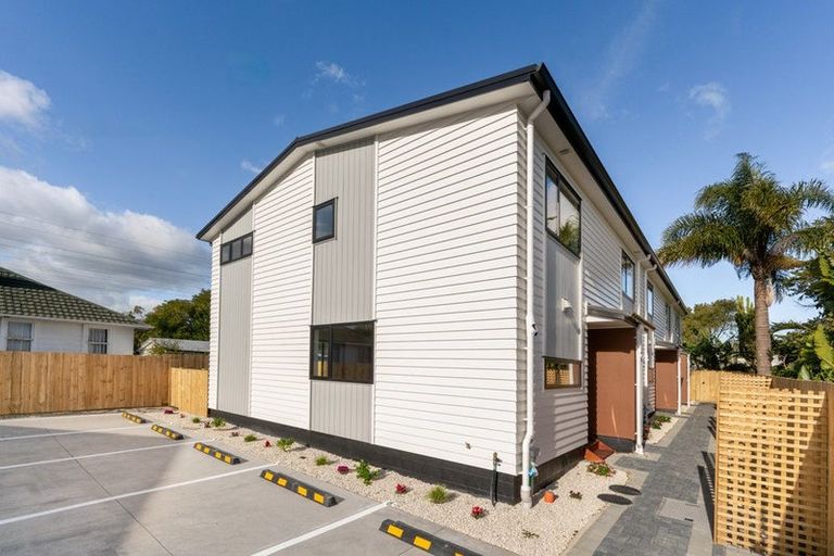 Photo of property in 1/3 Royal View Road, Te Atatu South, Auckland, 0610