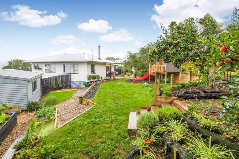 Photo of property in 19 Magdalen Place, West Harbour, Auckland, 0618