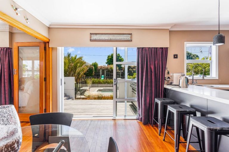 Photo of property in 23 Gloria Avenue, Te Atatu Peninsula, Auckland, 0610