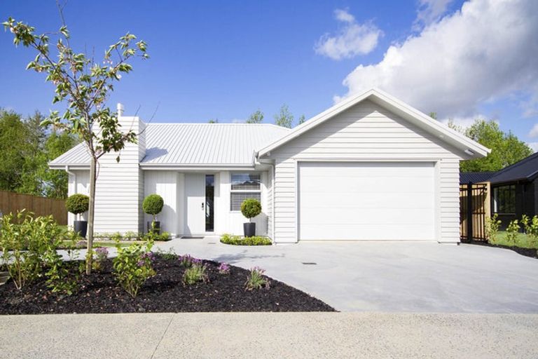 Photo of property in 11 Munro Oak Lane, Clevedon, 2582