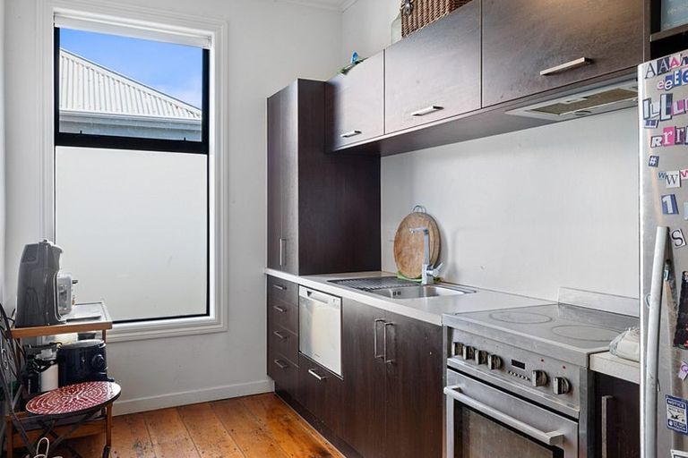 Photo of property in 92 Young Street, New Plymouth, 4310