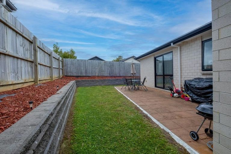Photo of property in 15 Huahua Crescent, Papakura, 2110