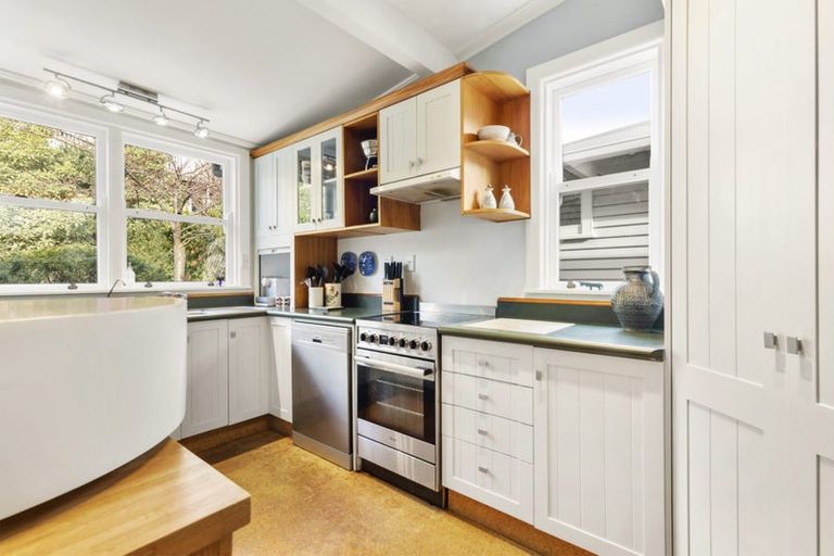 Photo of property in 35 Hohiria Road, Hataitai, Wellington, 6021