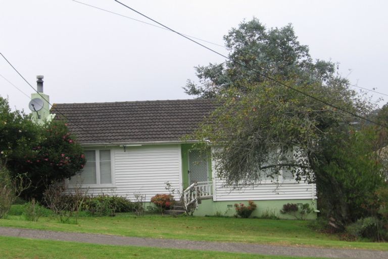 Photo of property in 10 Norman Road, Titirangi, Auckland, 0604
