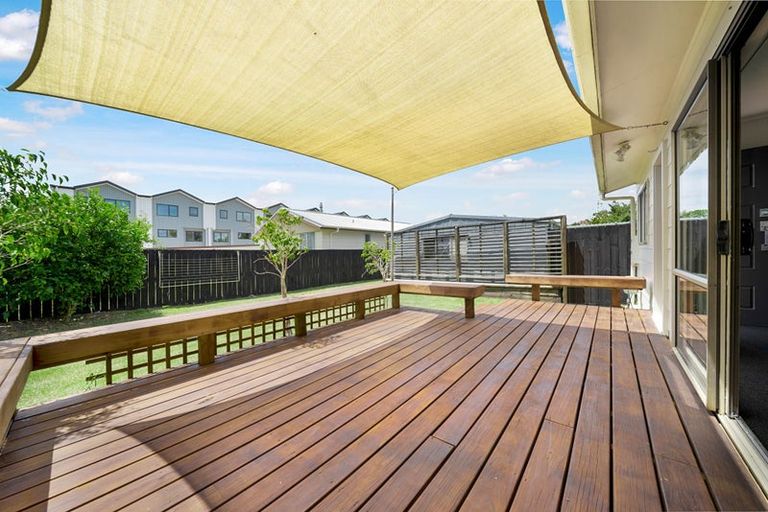 Photo of property in 1/11 Ranui Station Road, Ranui, Auckland, 0612