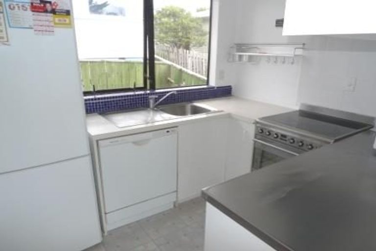 Photo of property in 39a Horokiwi Road West, Newlands, Wellington, 6037