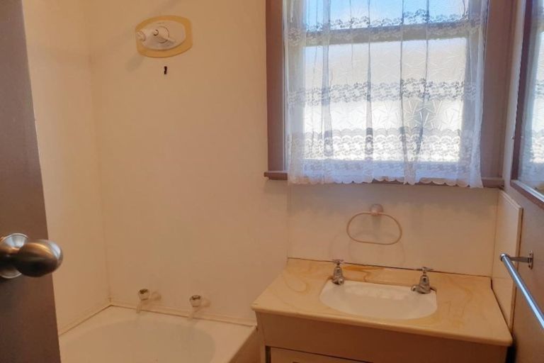 Photo of property in 63 Cottrell Crescent, Onekawa, Napier, 4110