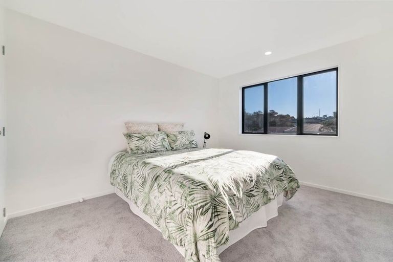 Photo of property in 5 Liban Place, Massey, Auckland, 0614