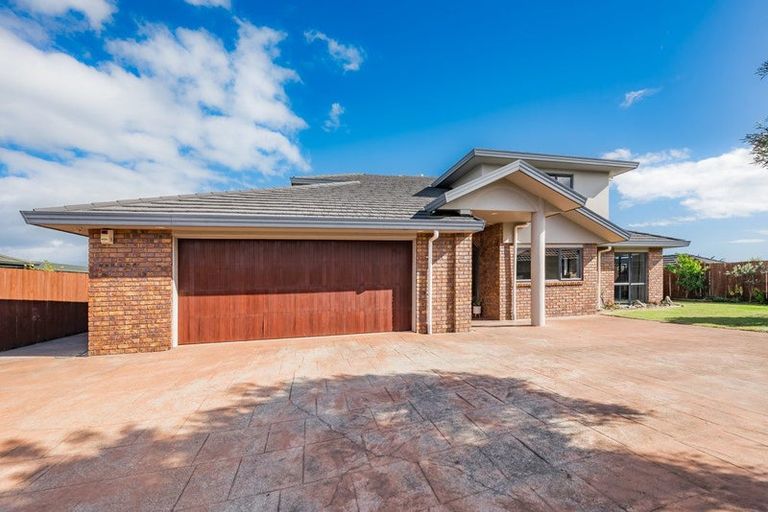 Photo of property in 32 Quadrant Heights, Paraparaumu, 5032