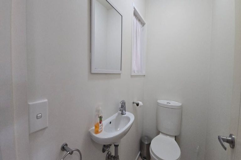 Photo of property in Arno Apartment, 11/8 Mckerrow Place, Sunshine Bay, Queenstown, 9300