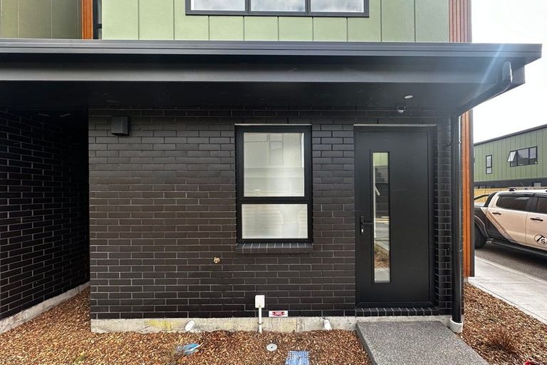 Photo of property in 21/7 Johnston Grove, Taita, Lower Hutt, 5011