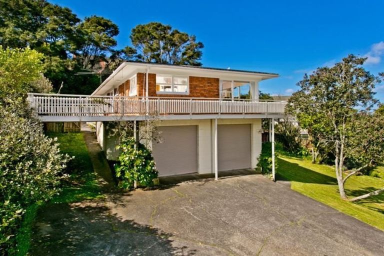 Photo of property in 1/55 Ayton Drive, Totara Vale, Auckland, 0629