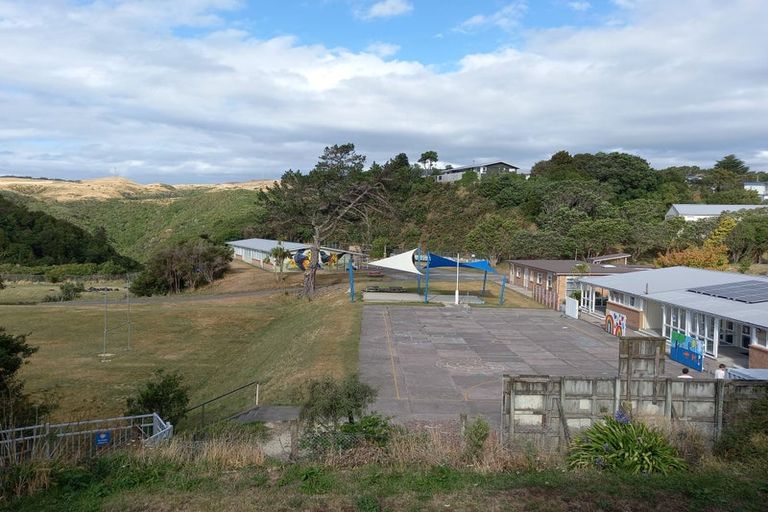 Photo of property in 8 Mark Avenue, Paparangi, Wellington, 6037