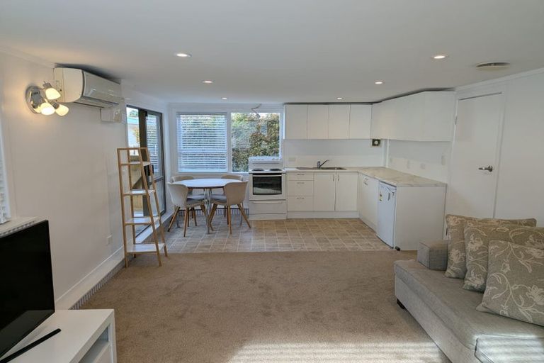 Photo of property in 28 Pupuke Road, Hillcrest, Auckland, 0627