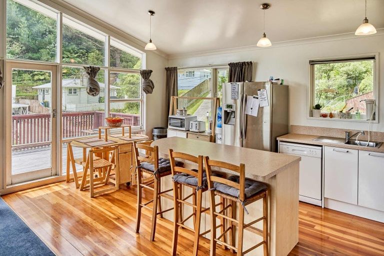 Photo of property in 19 Holmes Grove, Naenae, Lower Hutt, 5011