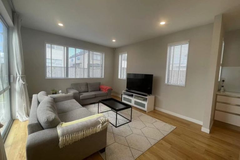 Photo of property in 5 Toanui Road, Hobsonville, Auckland, 0616