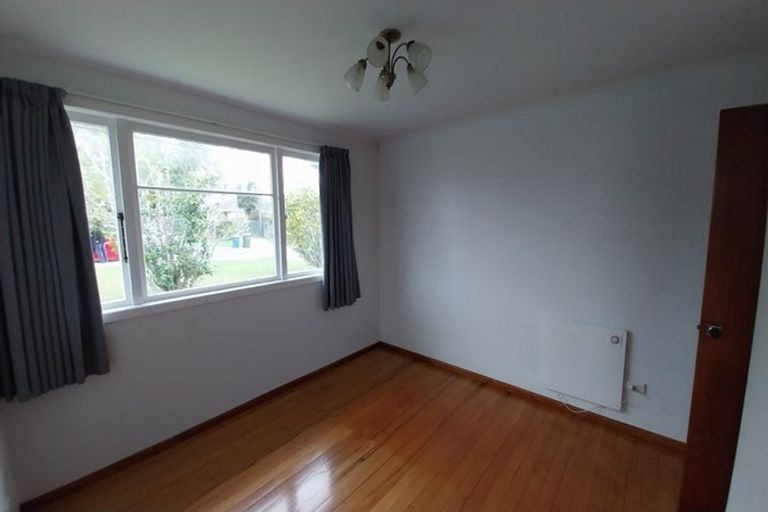 Photo of property in 30 Neil Avenue, Te Atatu Peninsula, Auckland, 0610