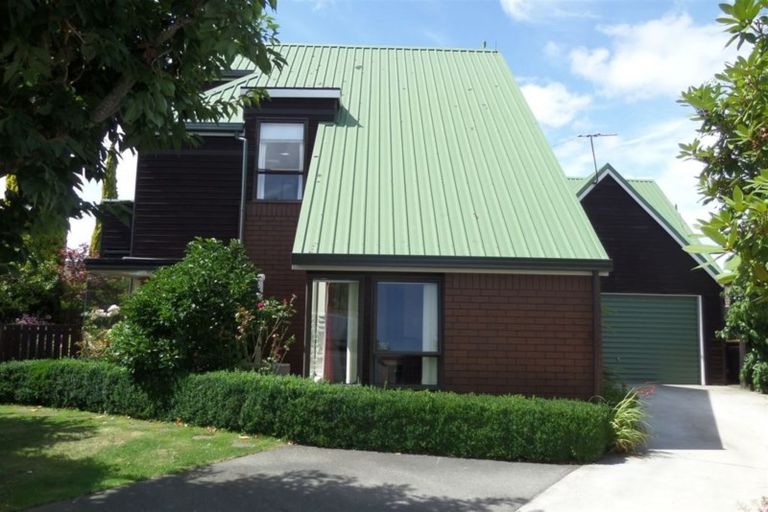 Photo of property in 2/35 Solway Avenue, Ilam, Christchurch, 8041